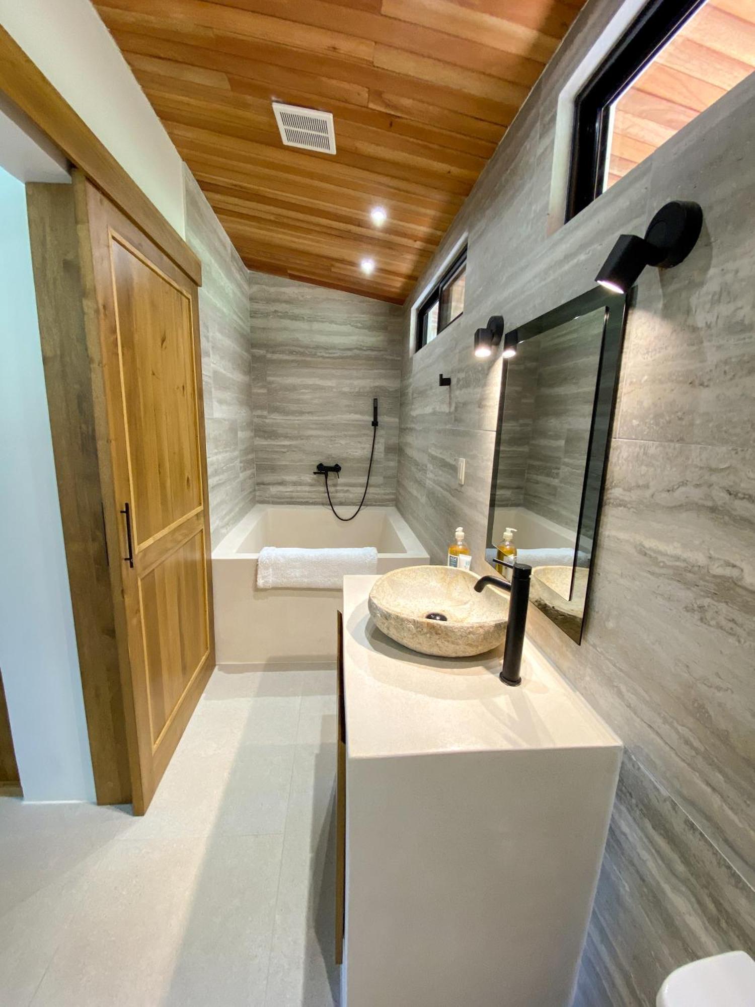 Casa River Stone Al Pie Del Rio Ojochal Dış mekan fotoğraf